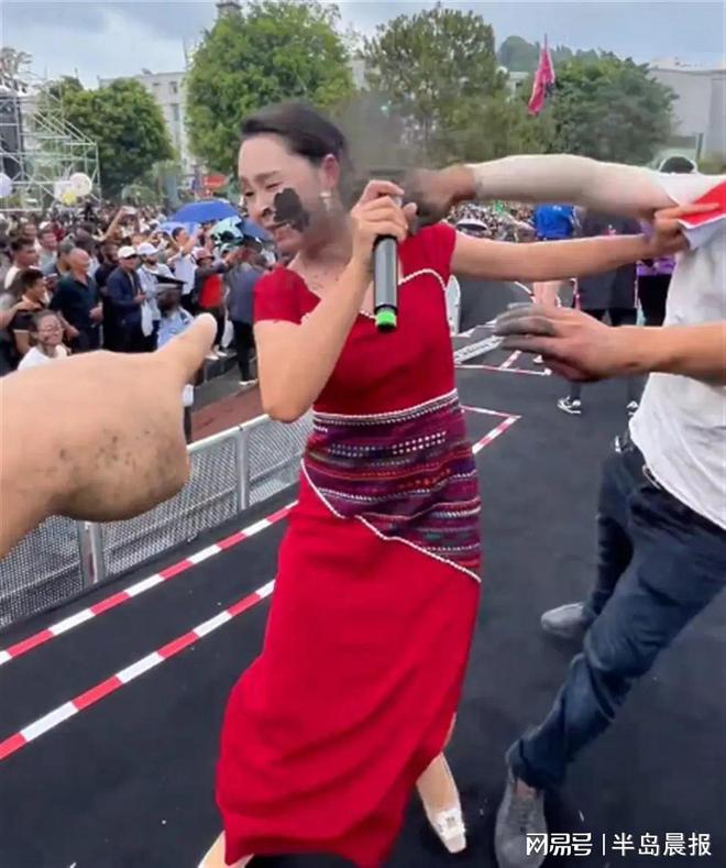 互“抹黑脸”县文旅局长自己抹自己MG不朽情缘云南墨江居民和游客相(图1)